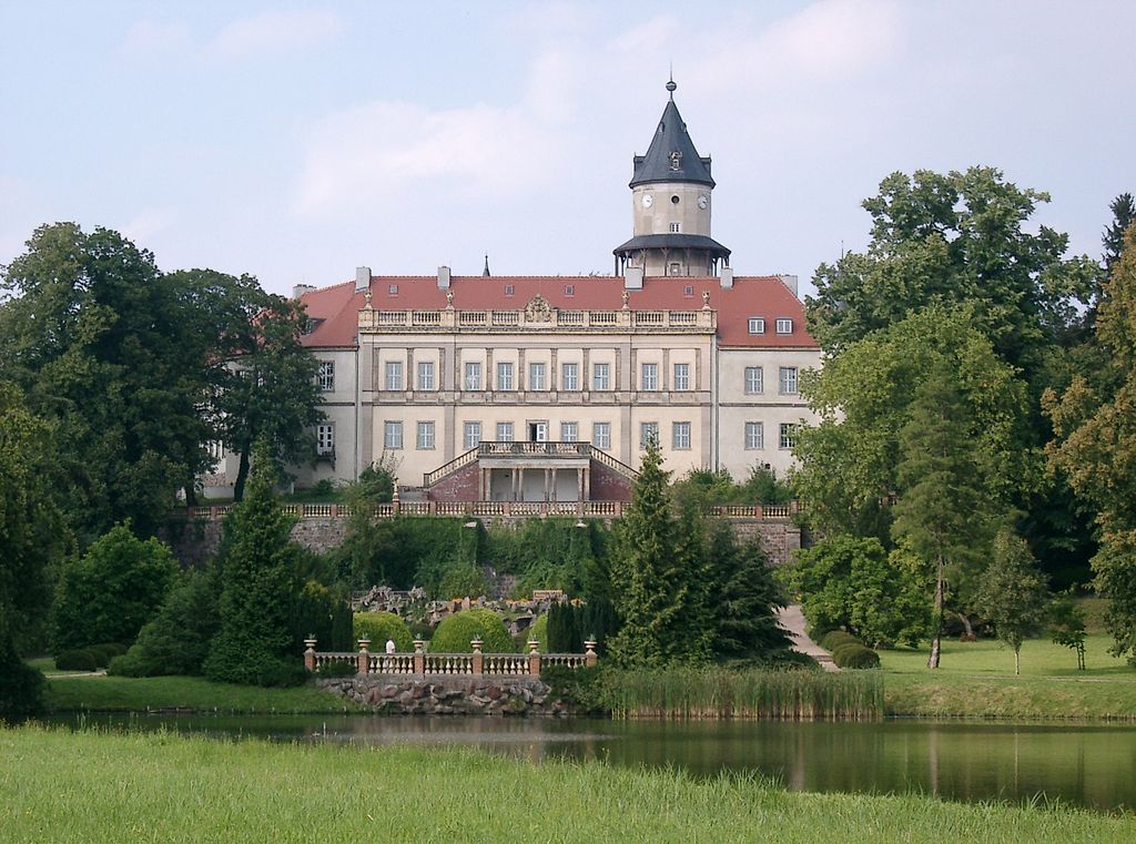 Schloss Wiesenburg vom Park aus