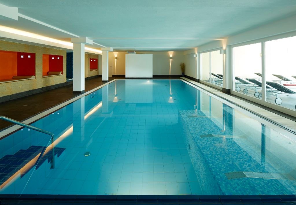 Schwimmbad im NaturKultur Hotel Stumpf